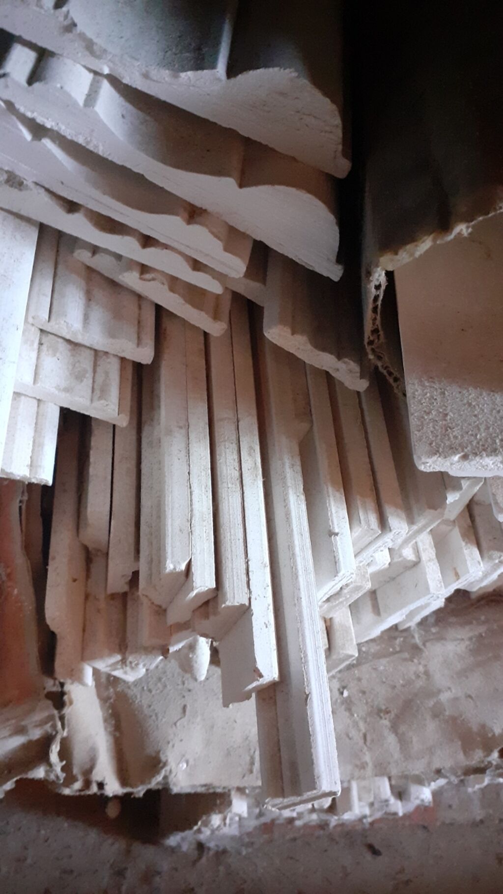 Gips dekorativ plintus və karniz profilləri - Material: yüksək