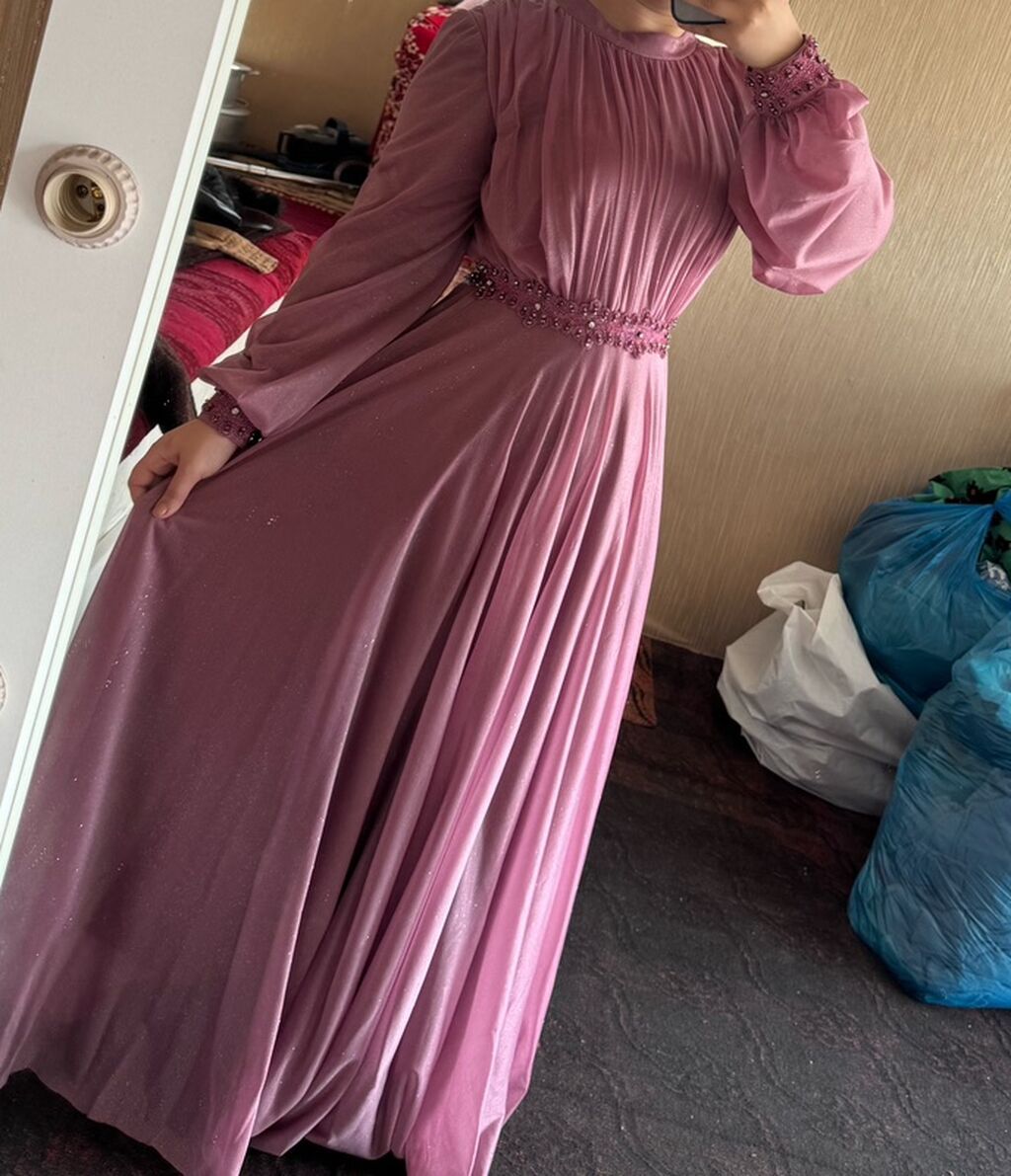 Təzə ziyafət donudur heçbir cırığı lekesi yoxdu sadəcə bircə dəfə