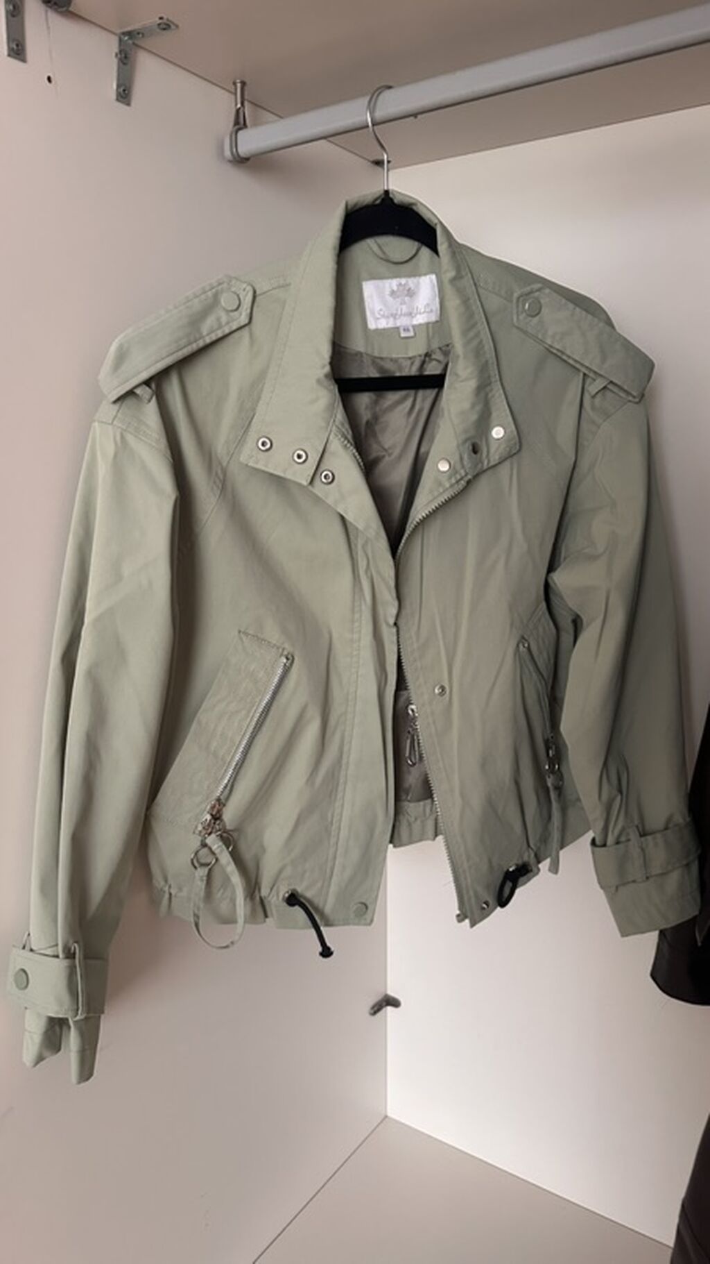 Xaki rəngli qısa yüngül kurtka - Model: qısa, biker üslubunda - Rəng