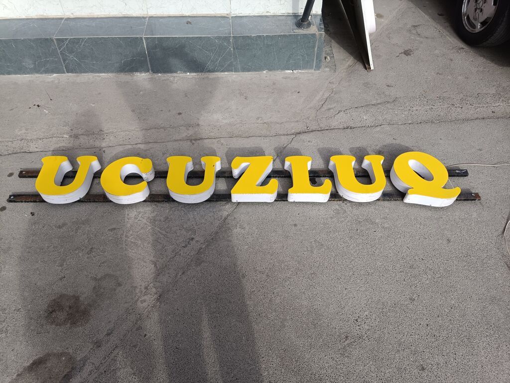 Reklam lövhəsi üçün həcmi hərflər dəsti — “UCUZLUQ” - Material: ön