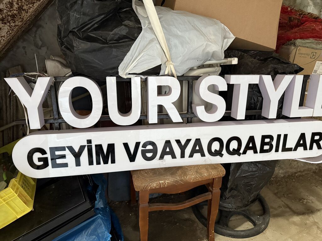 1 kv icindedi. YOUR STYLE - Geyim ve Ayaqqabilar yazilib 650manata