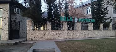 QALA Restoran – geniş və işıqlı zalı, rahat oturma qrupları və bar - şəkil 5