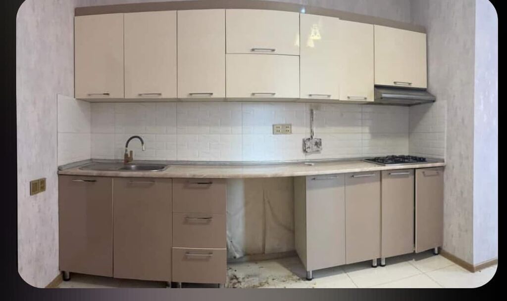 Tecili metbex mebeli satilie 400 manata. Üstünde qaz moyka aspirator