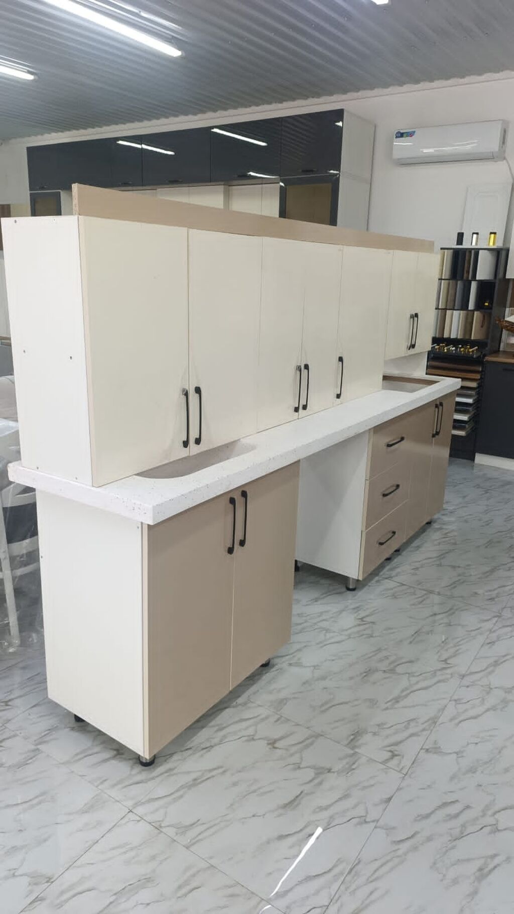 *Yeni Metbex mebeli* Qiymet 670 azn uzeri mermer .super veziyyetdedir