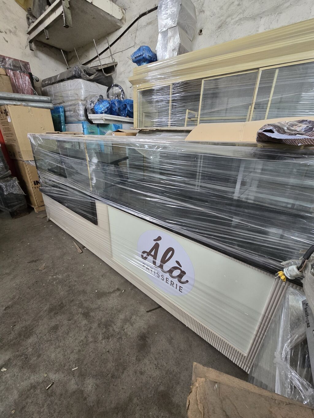 Məhsul: Şirniyyat vitrin-soyuducu (display counter) Təsvir: - Şüşə ön