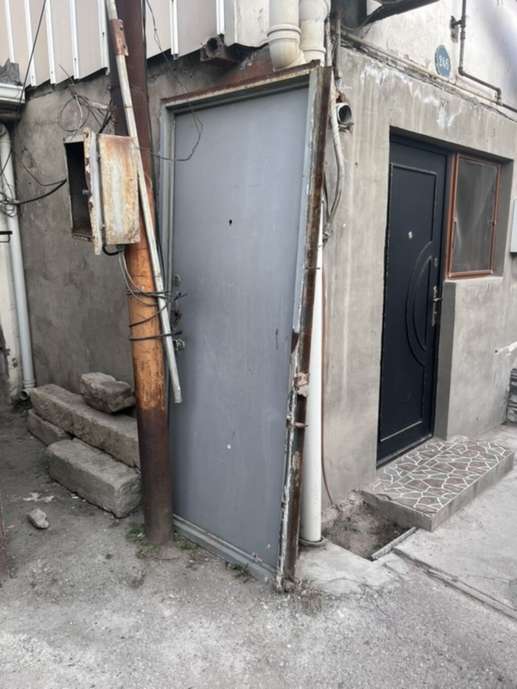 İşlənmiş Giriş qapısı Çərçivə ilə, Zəmanətsiz, Ünvandan götürmə