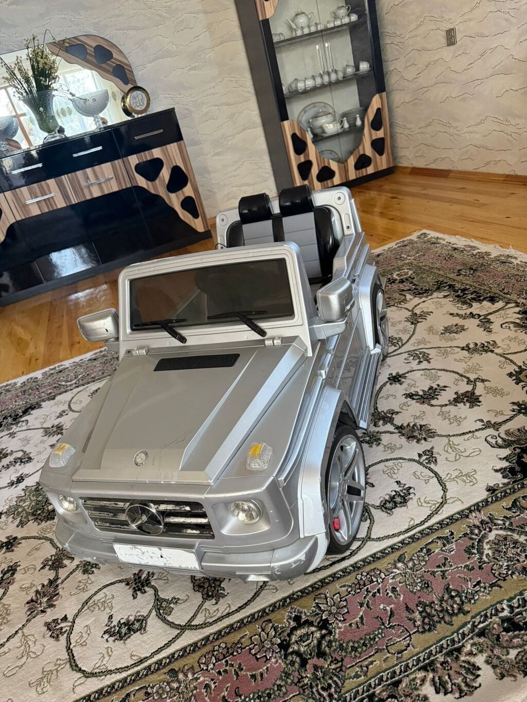 Dilek….Maşın satilir 200 azn. Təkər rezindir. 700 azn alinib. 7 yasa