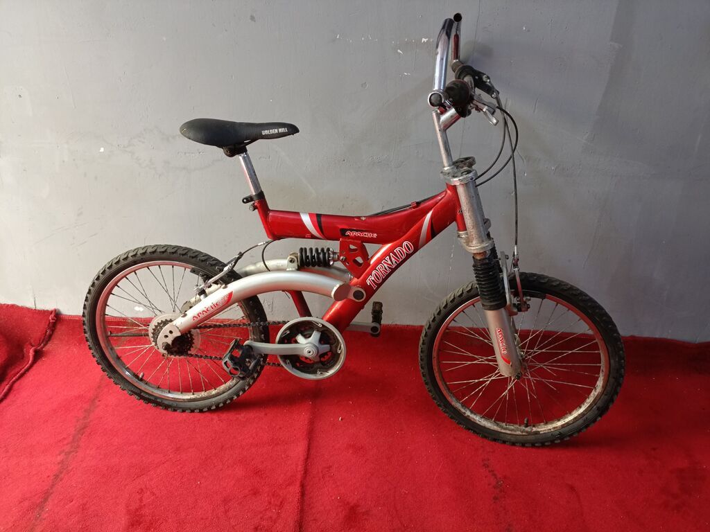 Velosipet surulur islekdir. alan adam xerc qoymuyacaq.ÜNVAN:9cu