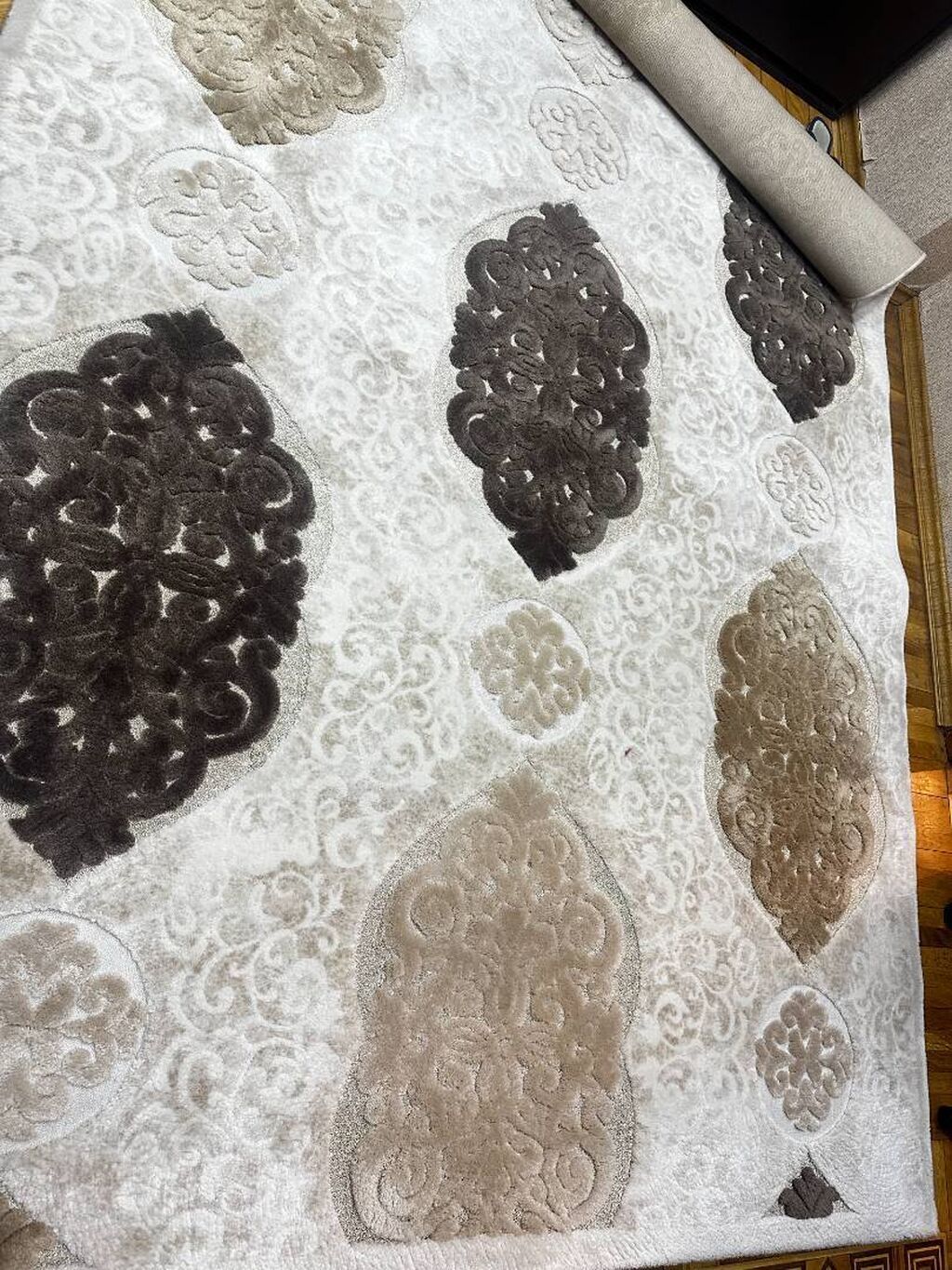 İşlənmiş xalça satılır – təmiz, səliqəli və münasib qiymətədir.Yeni