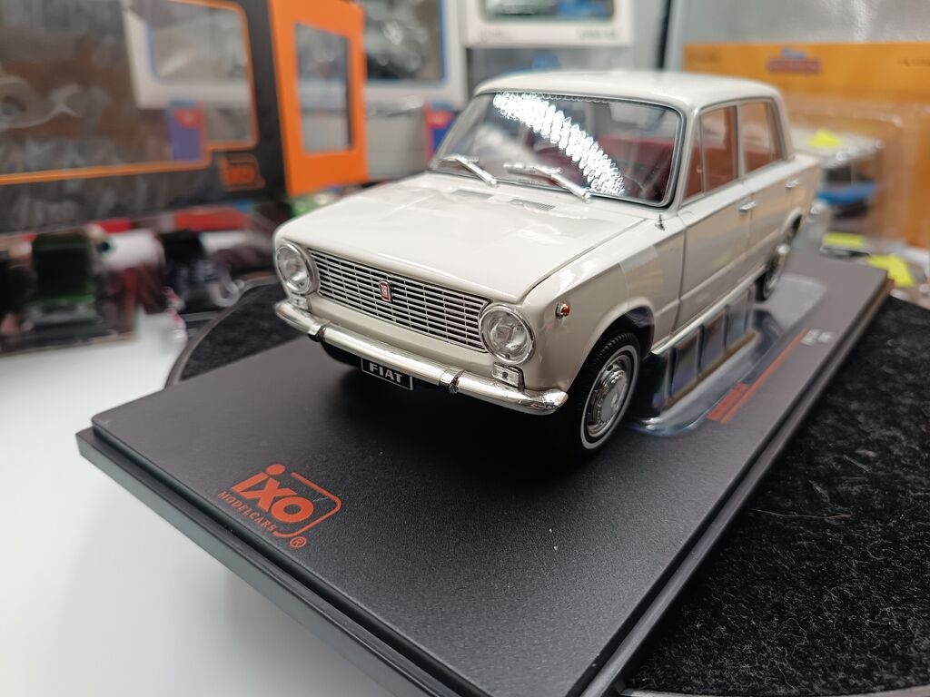 Hər vaxtiniz xeyr olsun. İXO firmasinin istehsali olan 1/18 ölcüdə