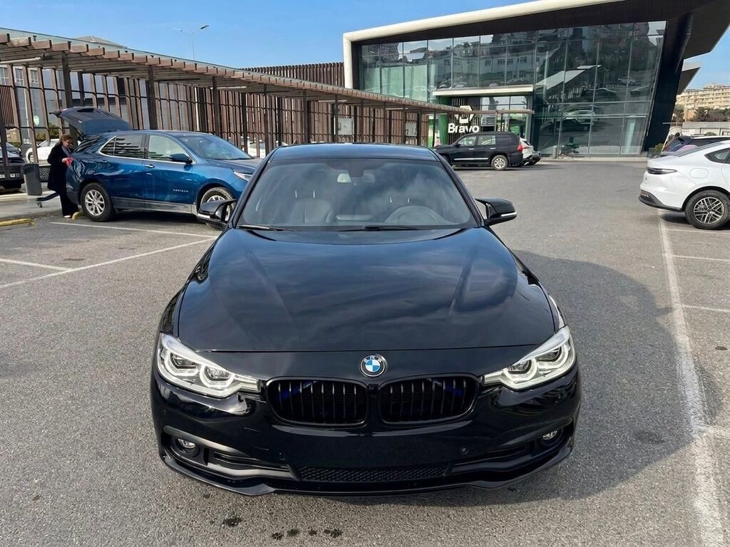BMW 3 series: 2 l | 2017 il Sedan
