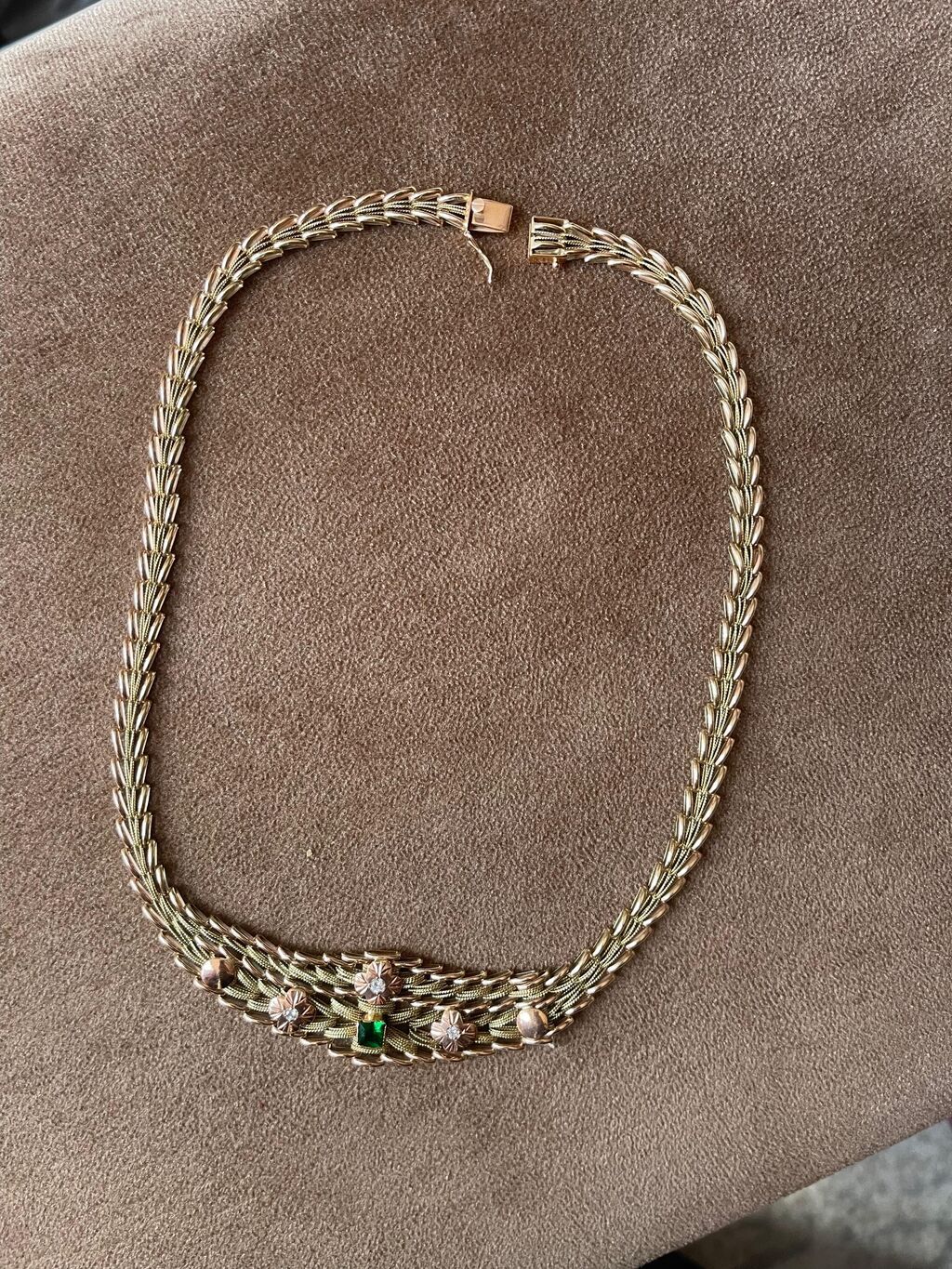 20 IL öncə alınıb taxilmiyib 23 qramdi 585 probdu 3000 azn satiliri -