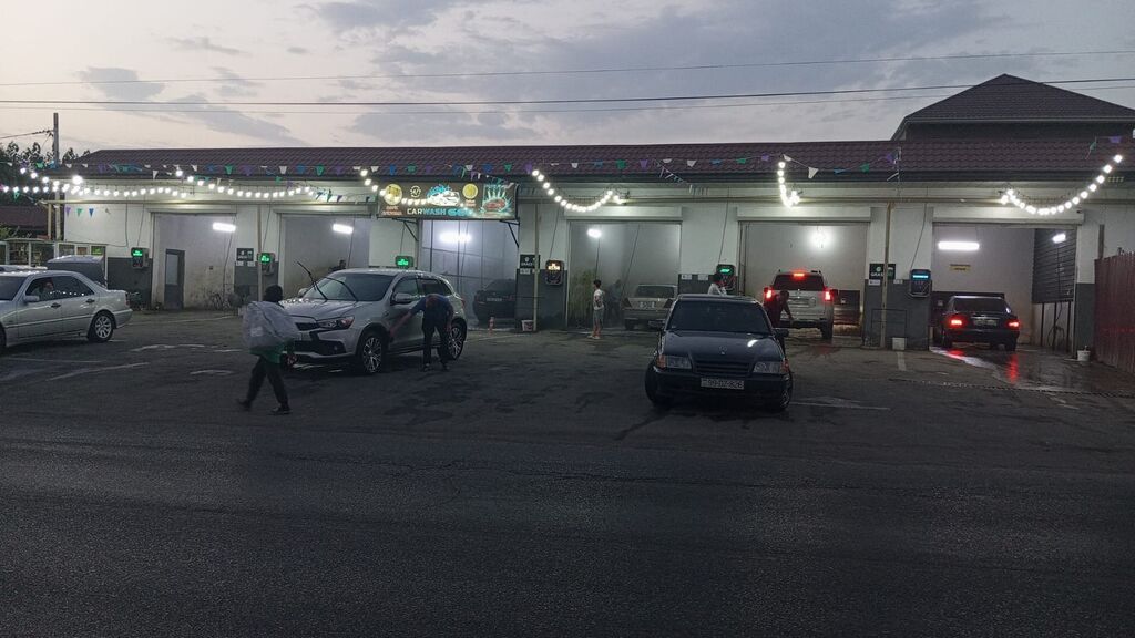 Hövsanda girecekde yolun üsdünde tecili 6 bokusluq biznes satılır