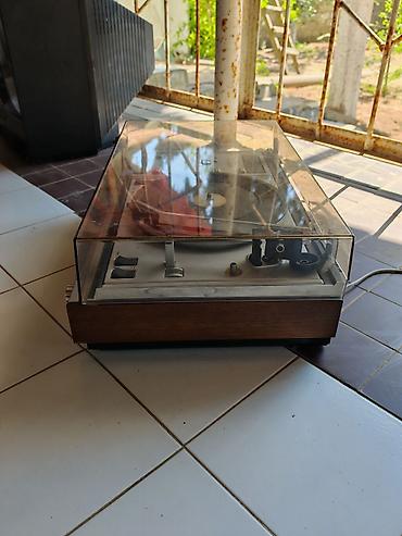 Vinil pleyer + kaset maqnitofon + gücləndirici kombinə edilmiş musiqi - şəkil 2