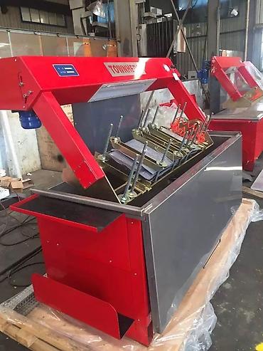 Avtomobil qalofqasinin çatini təyin edən makina - şəkil 2