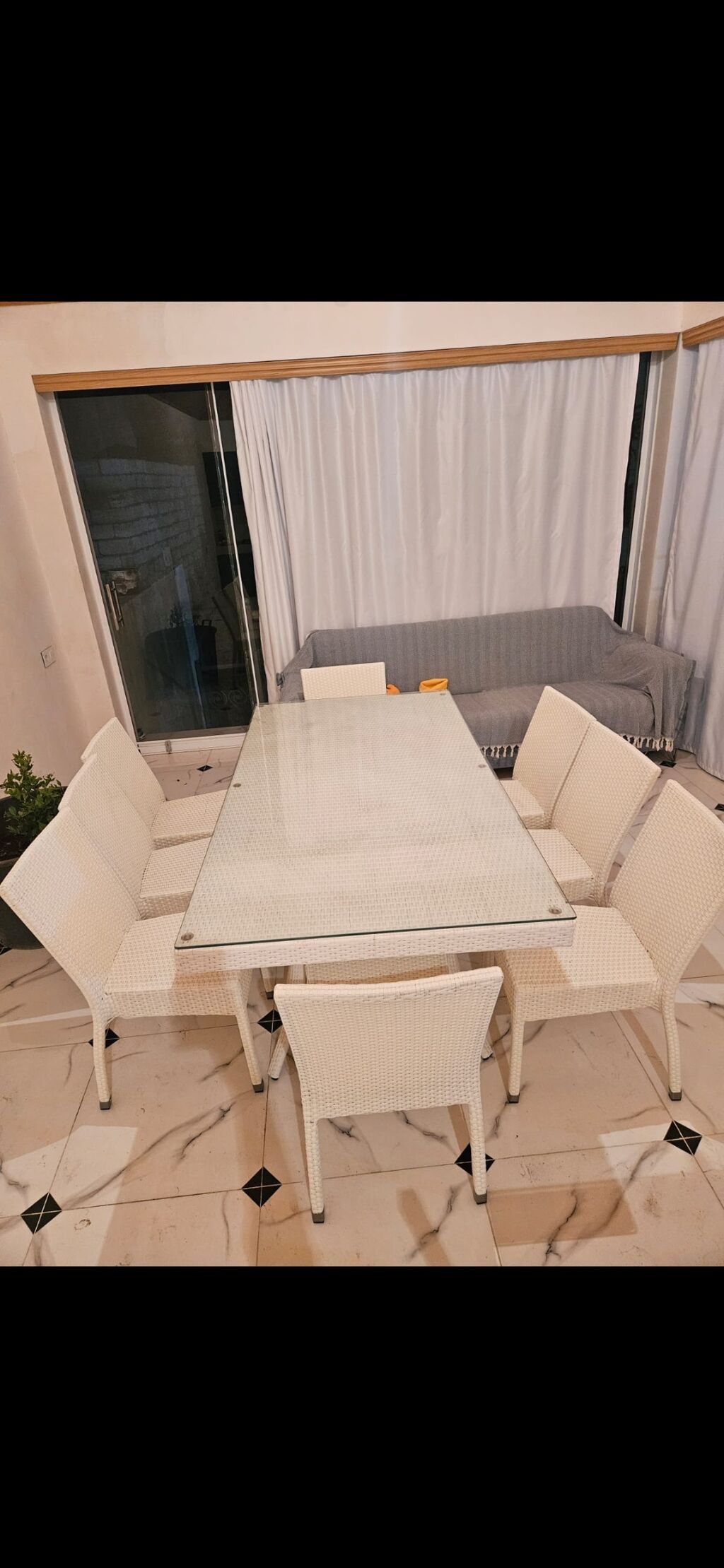 Dördbucaq masa, 8 stul, Açılmayan, Stullar ilə, Həsir toxunuşlu