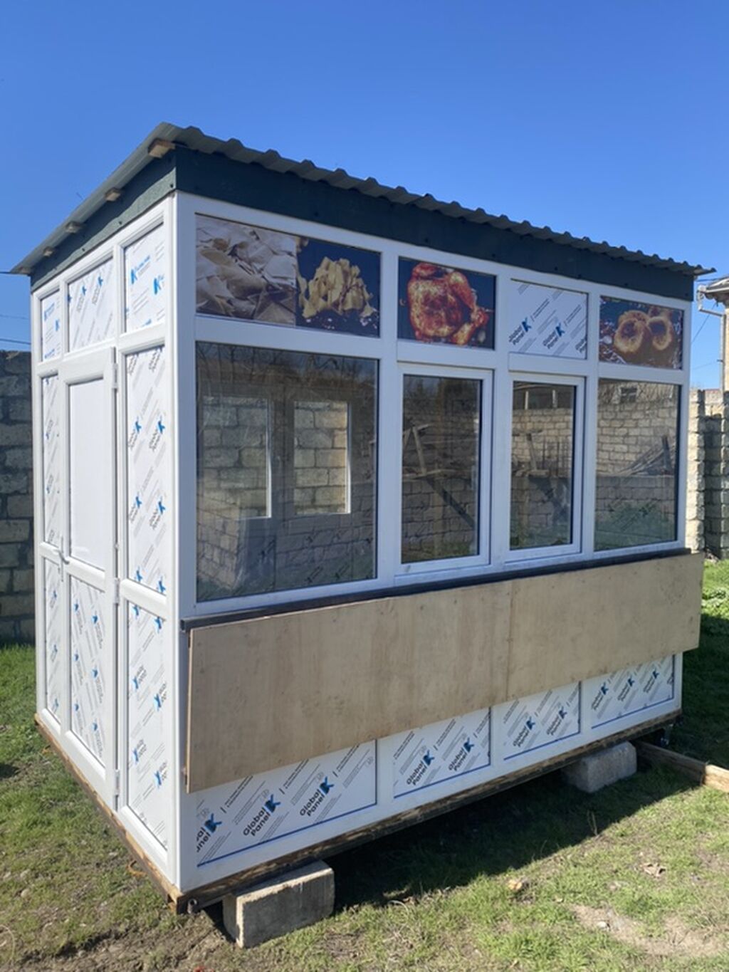 Satış köşkü / ticarət vitrini - Ölçü: 3 metir uzunluq) x 2 m (eni) x