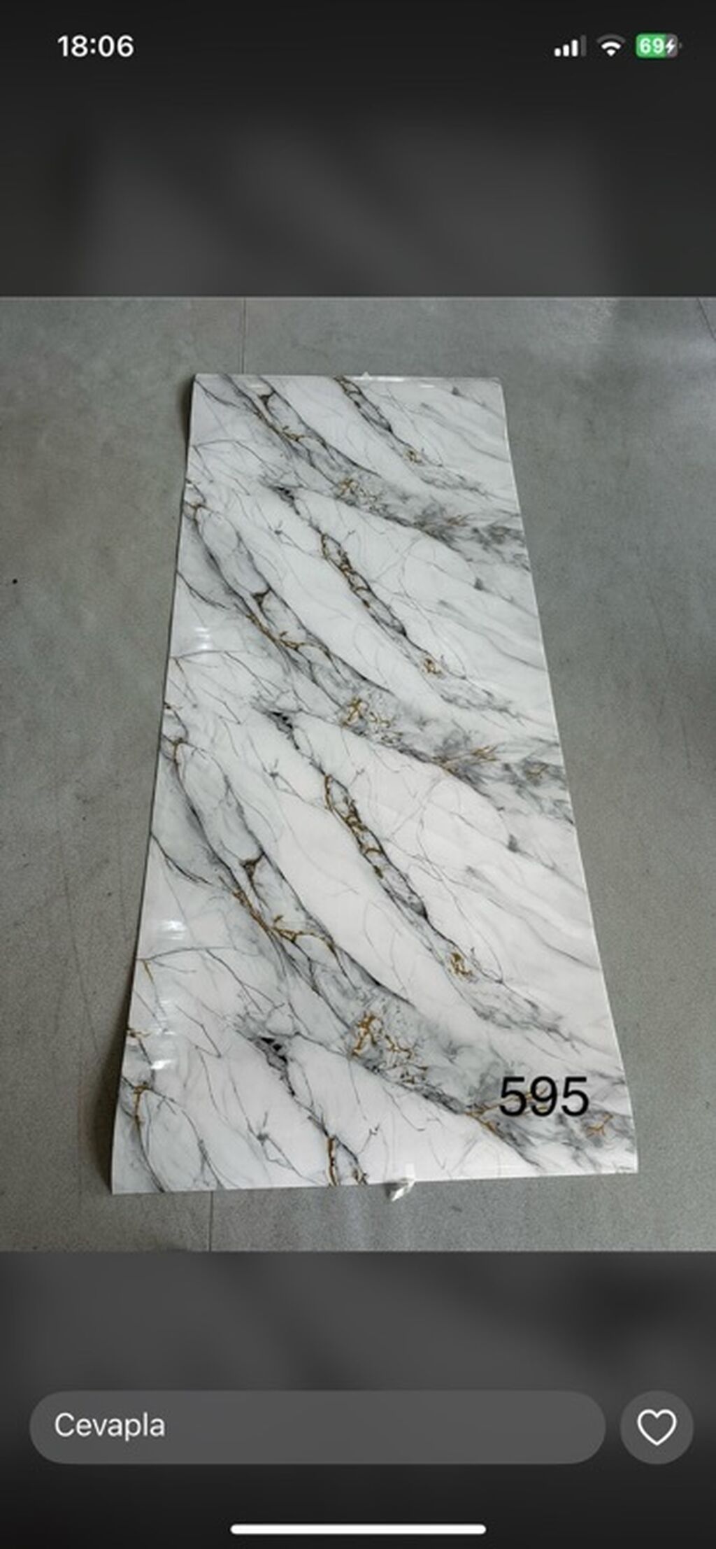 Məhsul: Dekorativ PVC yapışqanlı örtük – mərmər effektli panellər