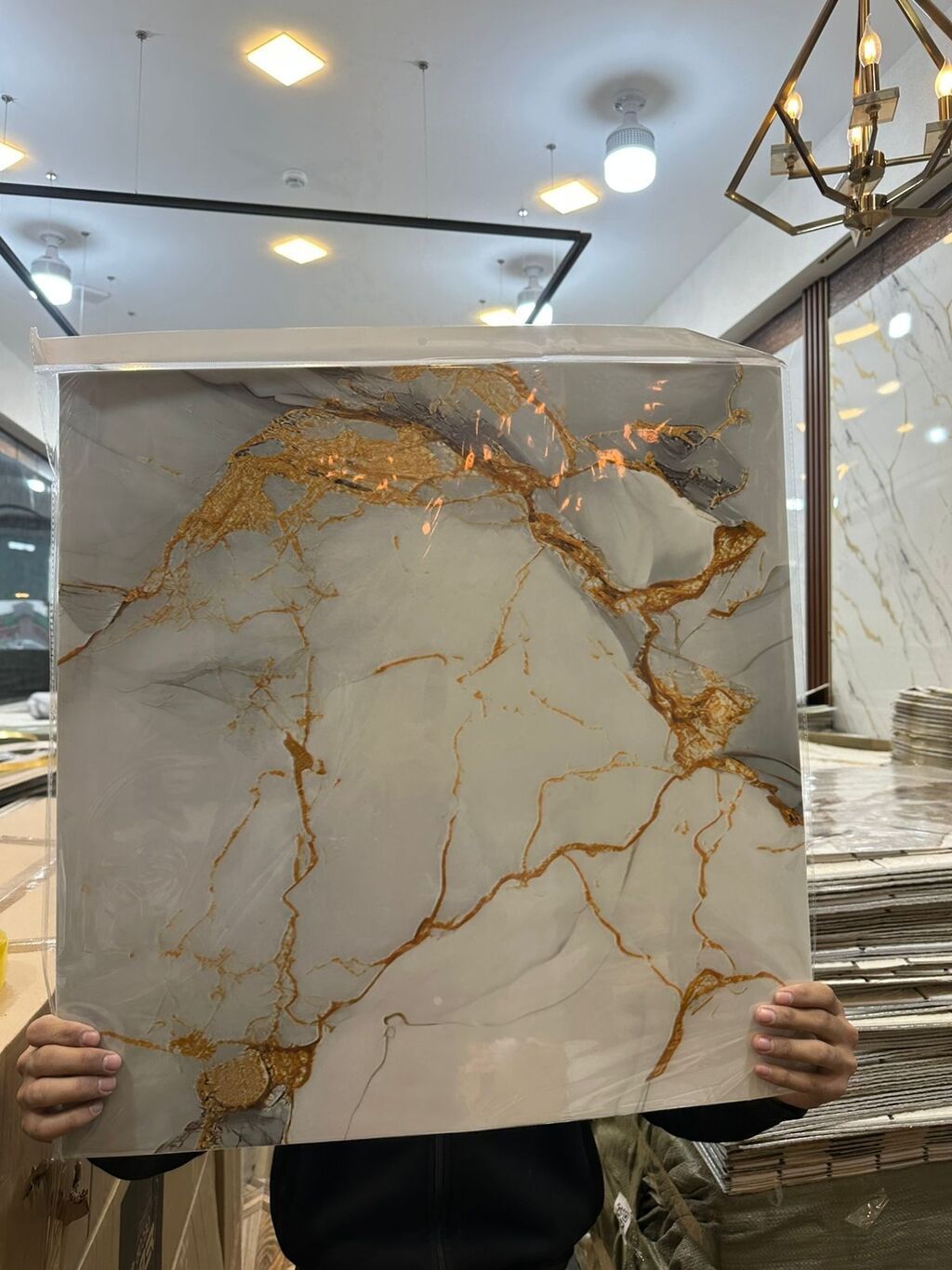 Mermer effekti veren . Turkiyenindi Pvc divar kagizlarinin