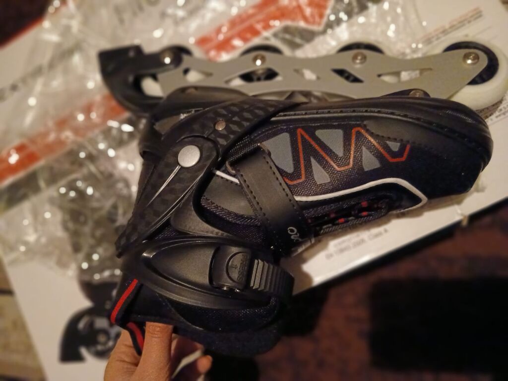 Rolik satılır 130 AZN,39-41 razmer