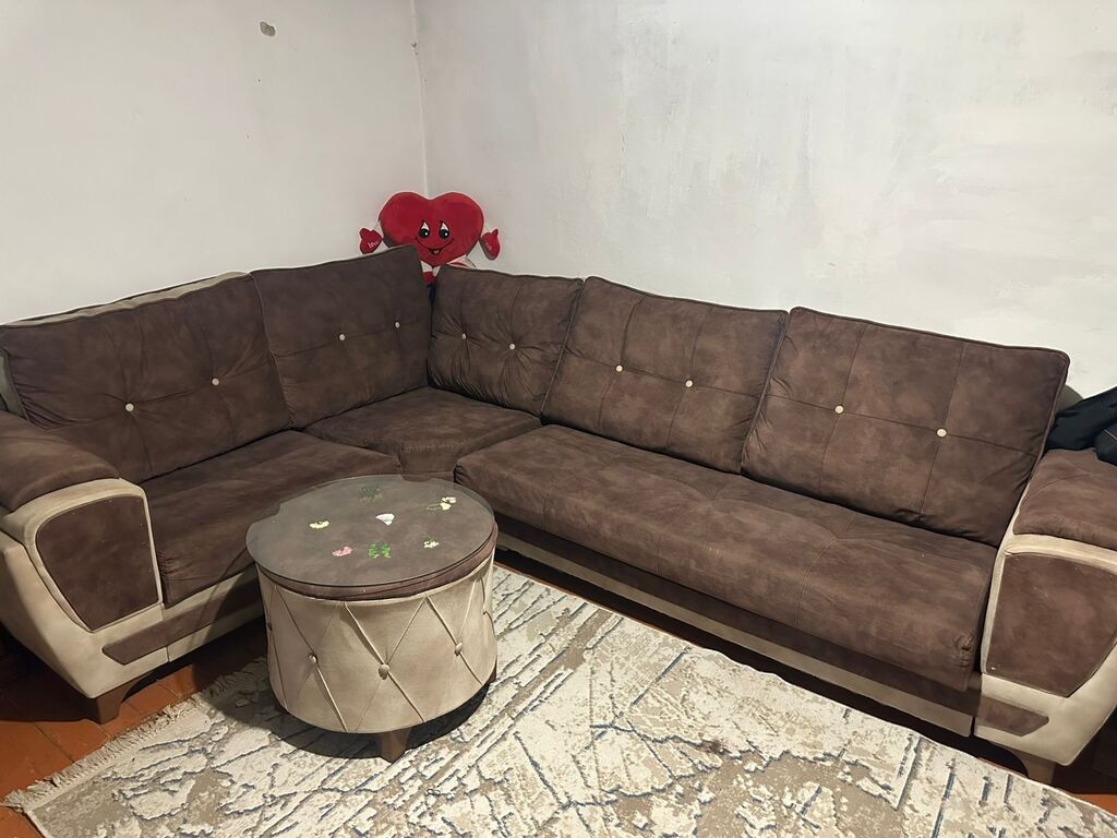 Divan acilir bazalidir bufikle birge 300azn satilir unvan