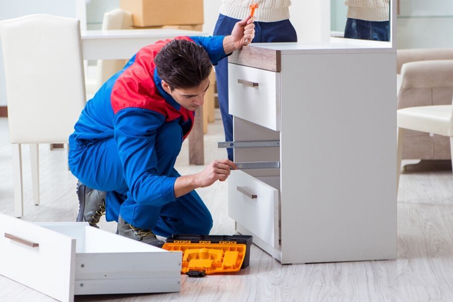 Mebelərin bir yerdən başqa yerə daşınması təmiri sökülməsivə sökülüb