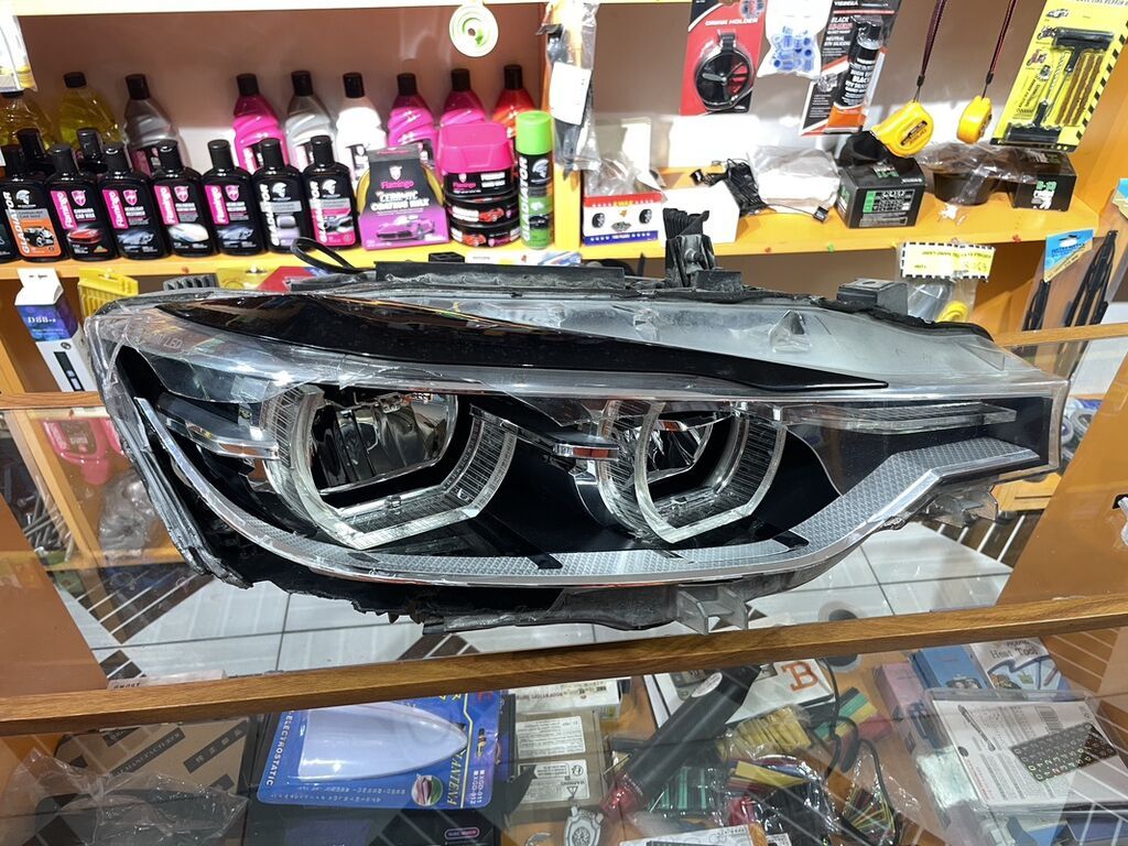 Sağ, Yaxın və uzaq vuran işıqlar BMW, 2016 il, Orijinal, ABŞ, İşlənmiş