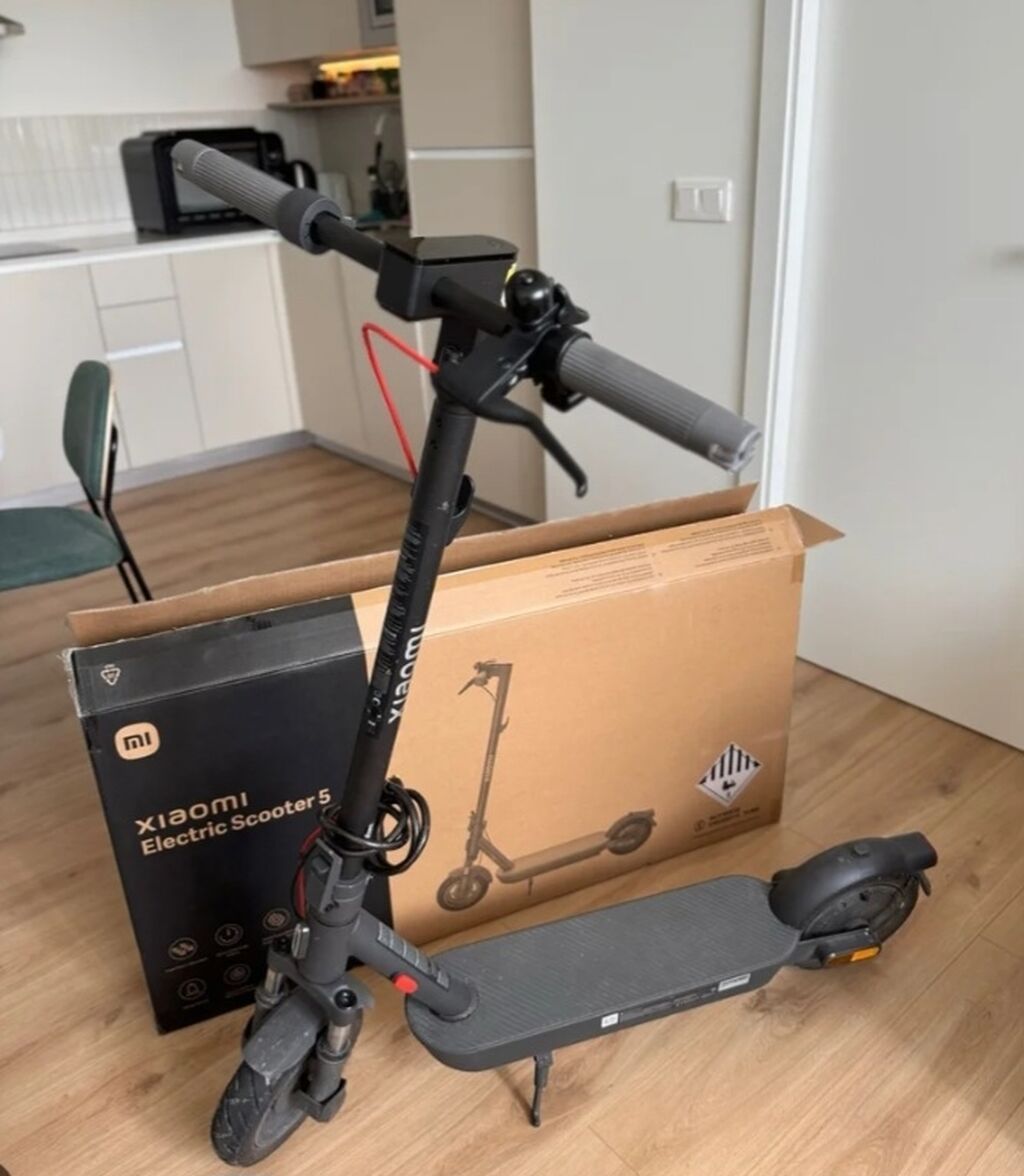 İşlənmiş Elektrik samokat 6", 251 - 350 Vt, 16 - 25 km/s, Ödənişli çatdırılma