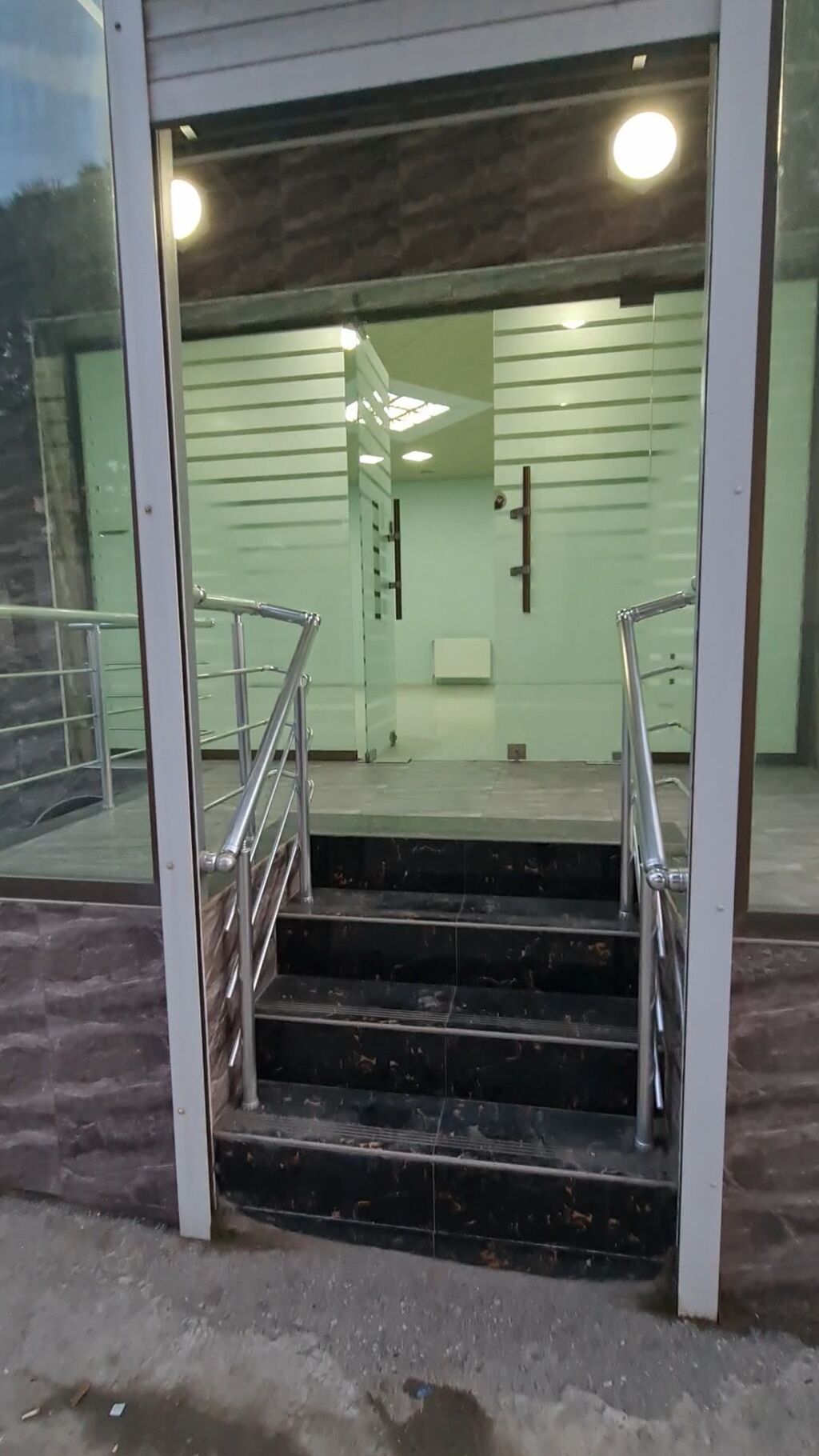 Lökbatanda, mədəniyyət evi, Polis idarəsini, poliklinika, kimi böyük