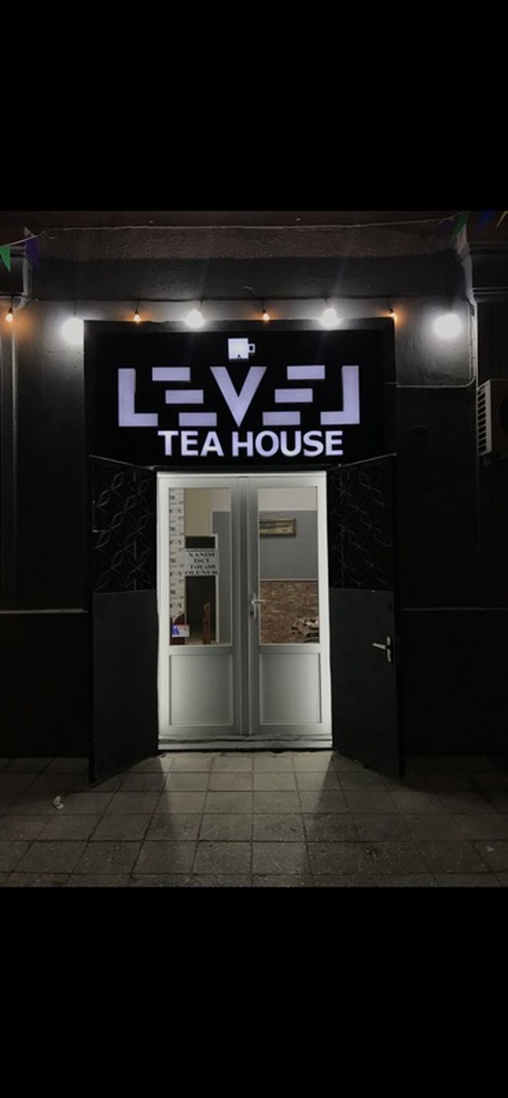 Aşağı yeri var.Reklam tabelası 2.25x1.05 okyekt bağlandığı üçün