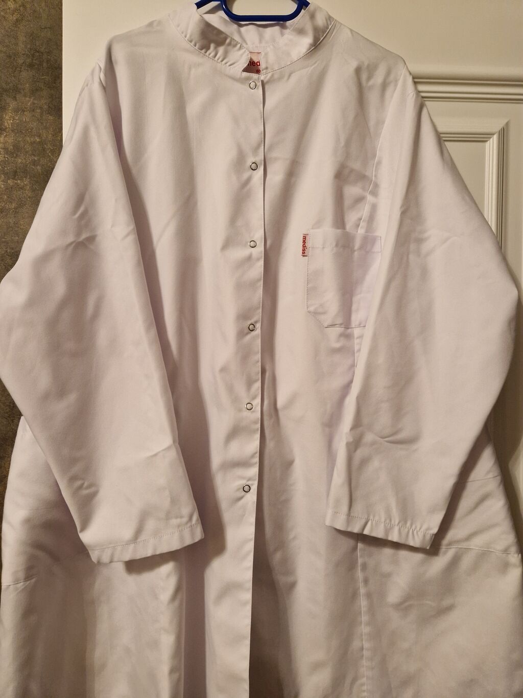 Hekim xalati boyuk olcu tezedir,qalin material,medis firmasi.52,54,56