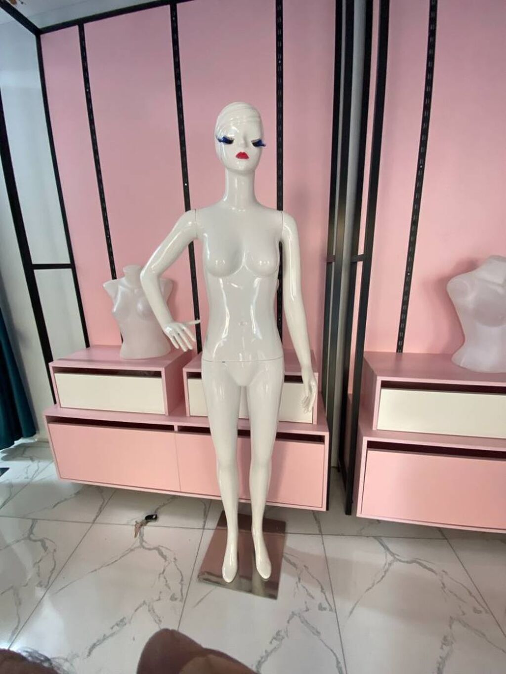 Qadın, Plastik, plastmas, Ağ