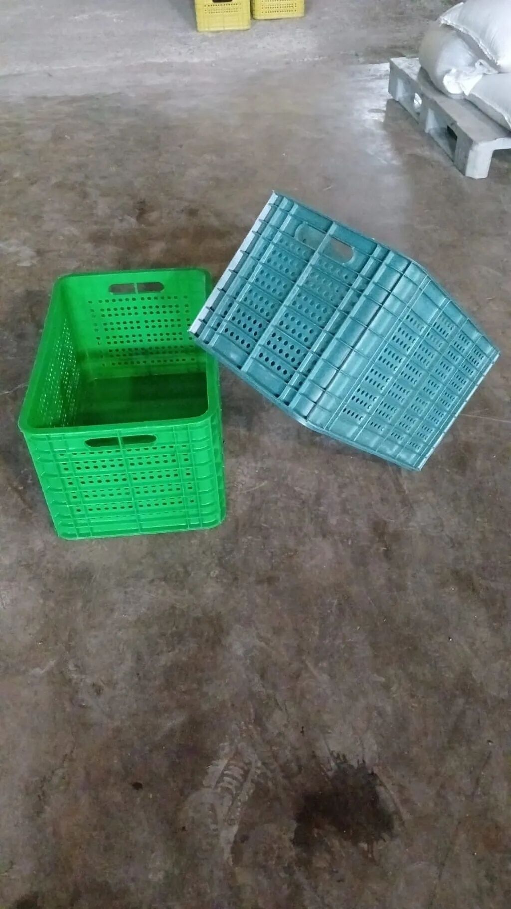 Plastik yeşik(tara,sebet,yesik,qutu) istehsalı. ölçülər 60/40/10sm