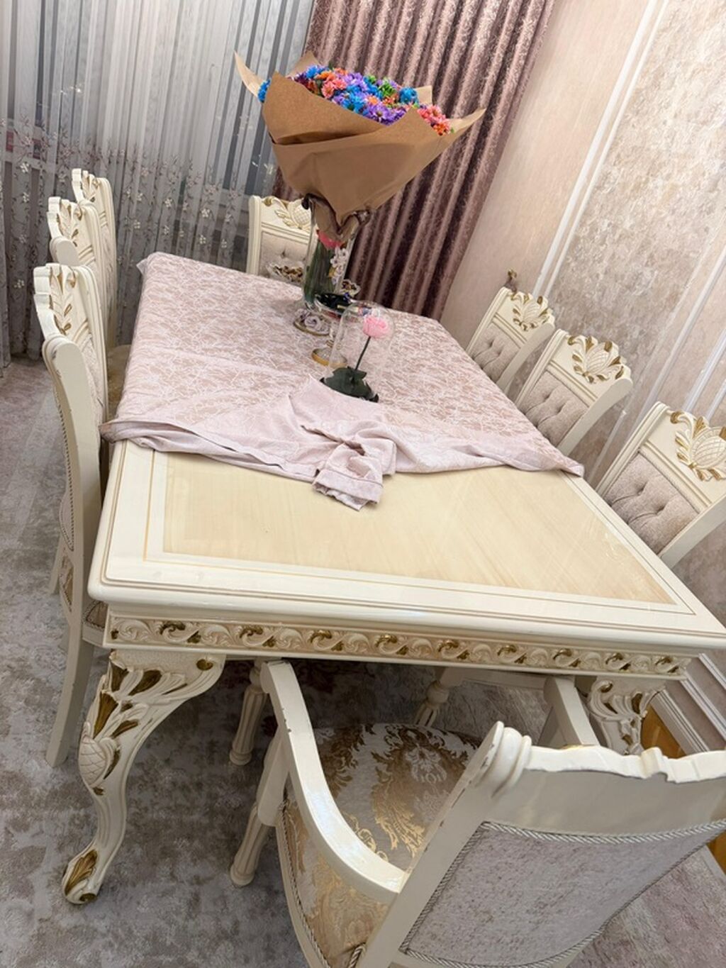 Qonaq otağı üçün, Açılmayan, Dördbucaq masa, 8 stul