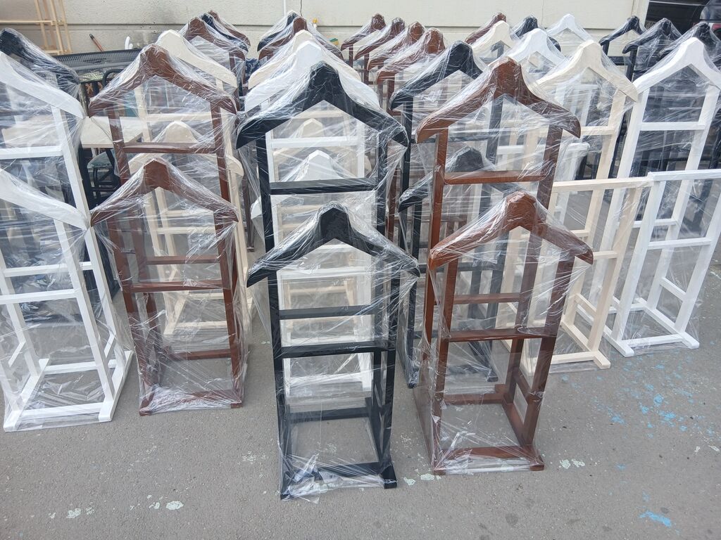 Taxta geyim otağı asılqanı/valet standı - Material: möhkəm ağacdan
