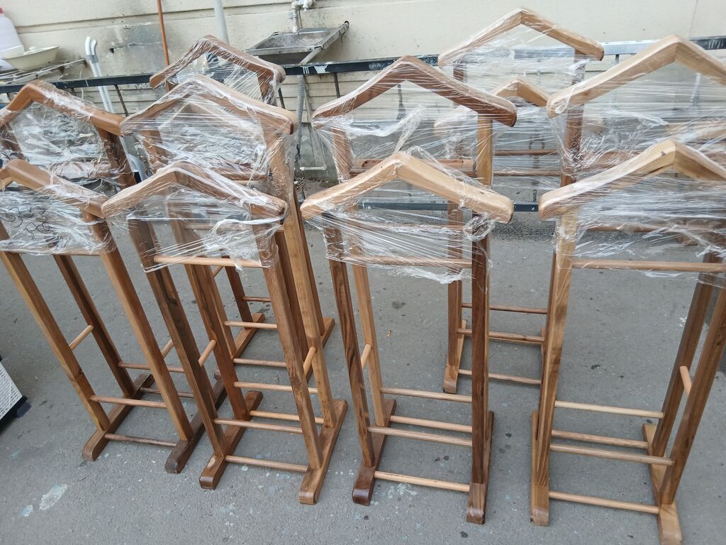 Taxta geyim dayaqları – kişi paltarı üçün “valet” tipli asqılar -