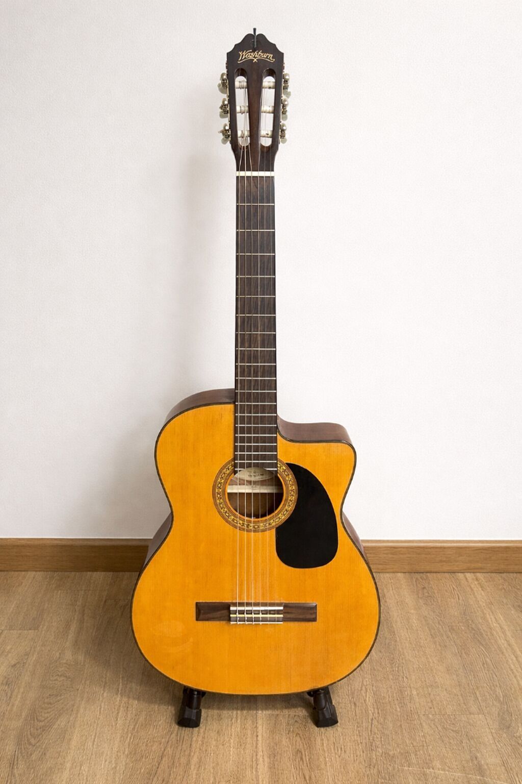 Washburn c44 ce. Original köhnələrdəndir. Hərşey özünün və işləkdir