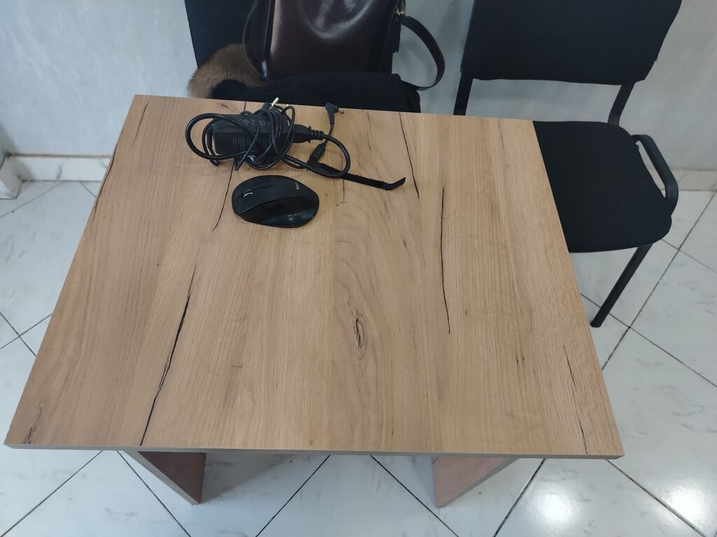 Resepşn, Kvadrat masa