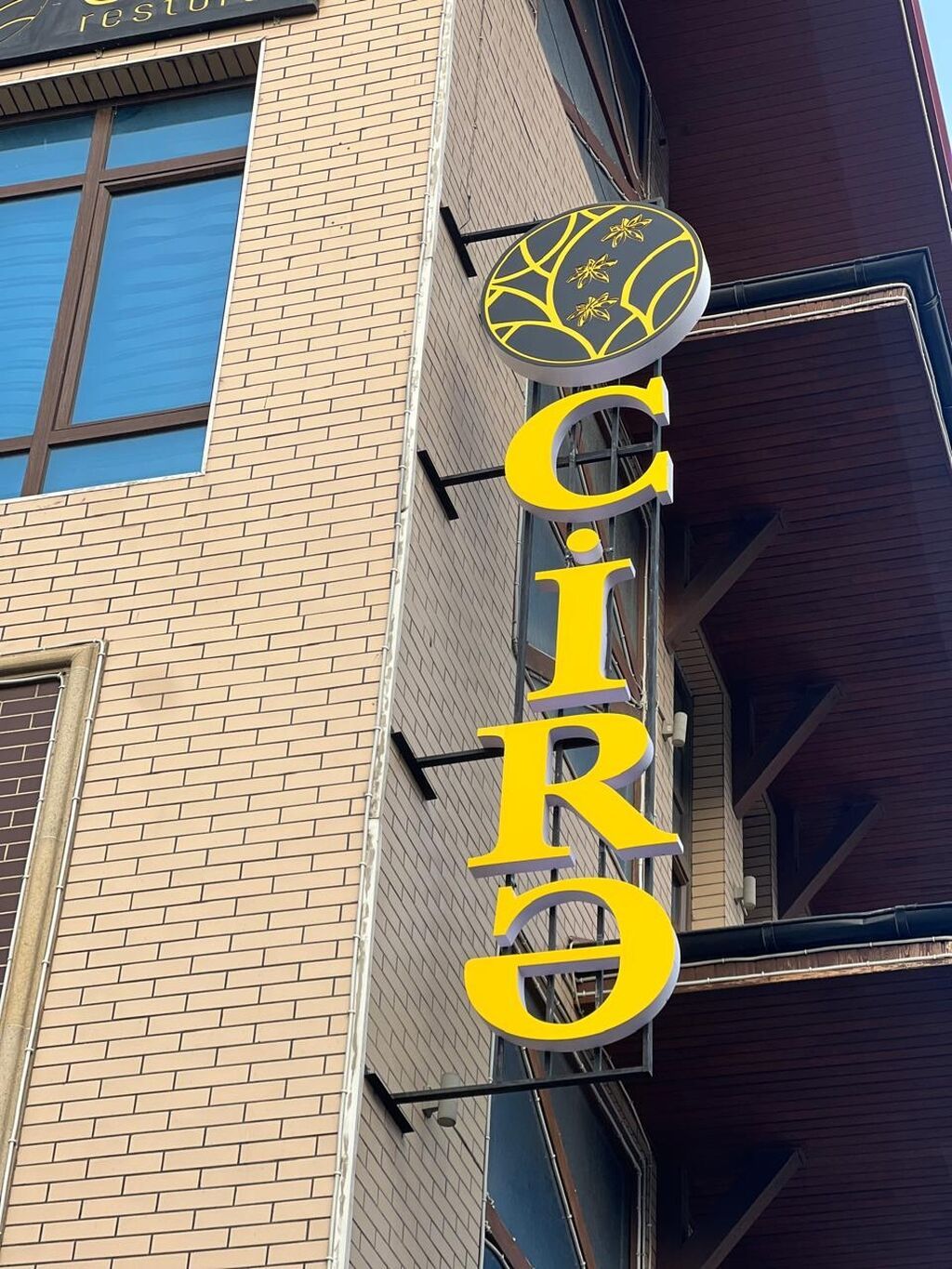 Xidmət: İşıqlı reklam lövhələri və hərf tipli həllərinin hazırlanması