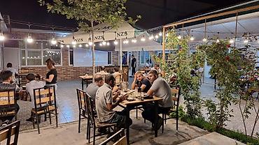 Salam Atlı Restorana ofsiyant xanım teləb olunur işində diqqəti - şəkil 3