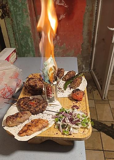 Salam Atlı Restorana ofsiyant xanım teləb olunur işində diqqəti - şəkil 5