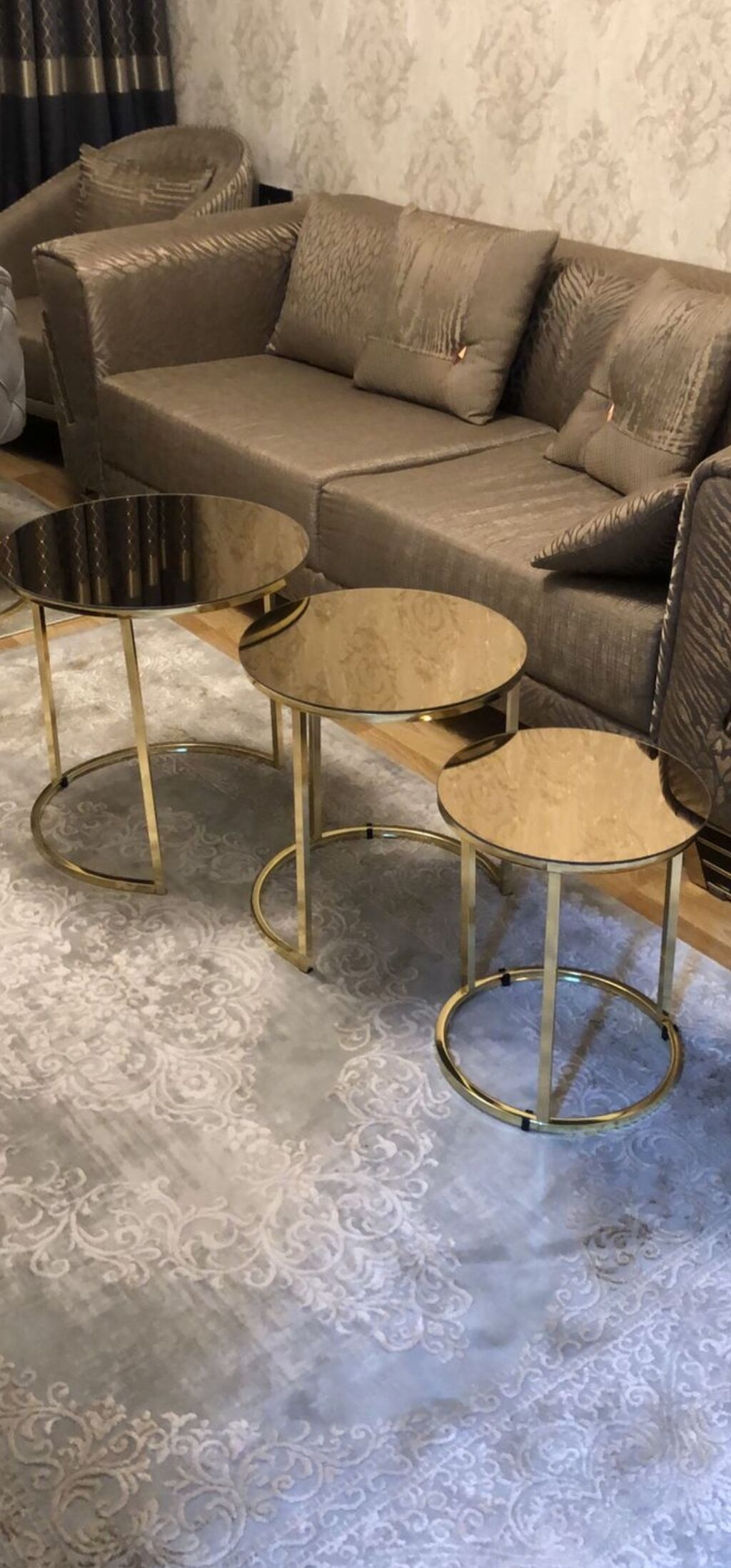 Jurnal masası 3lü.Yeni kimidir.Çox az işlənib yeni kimidir.Heç bir