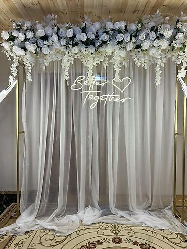 Tədbir dekoru – fotozon və neon yazı - Qızılı metallik karkaslı - şəkil 5