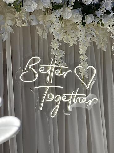 Tədbir dekoru – fotozon və neon yazı - Qızılı metallik karkaslı - şəkil 4