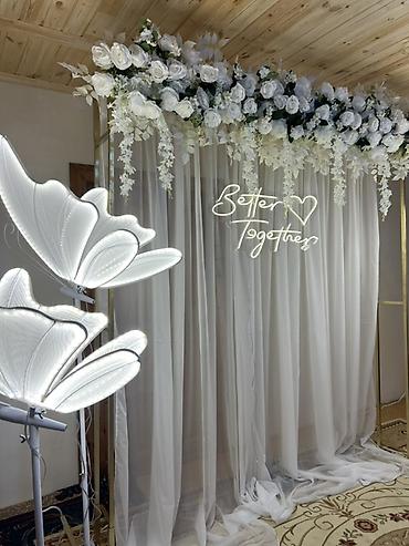 Tədbir dekoru – fotozon və neon yazı - Qızılı metallik karkaslı - şəkil 3