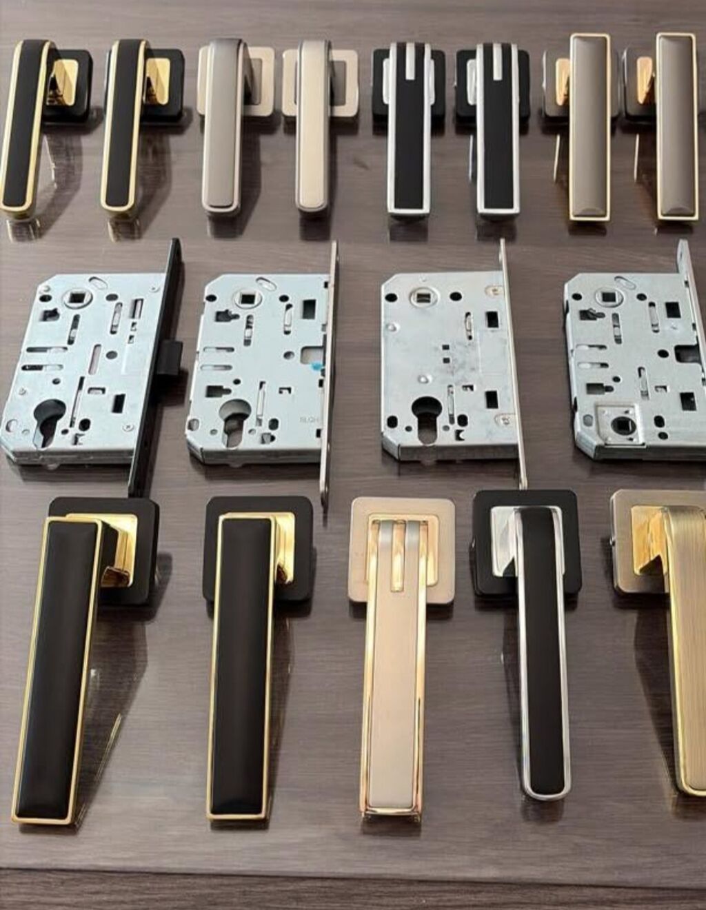 Qapı tutacaqları və qıfıl dəstləri Məhsul təsviri: - Müxtəlif üslub