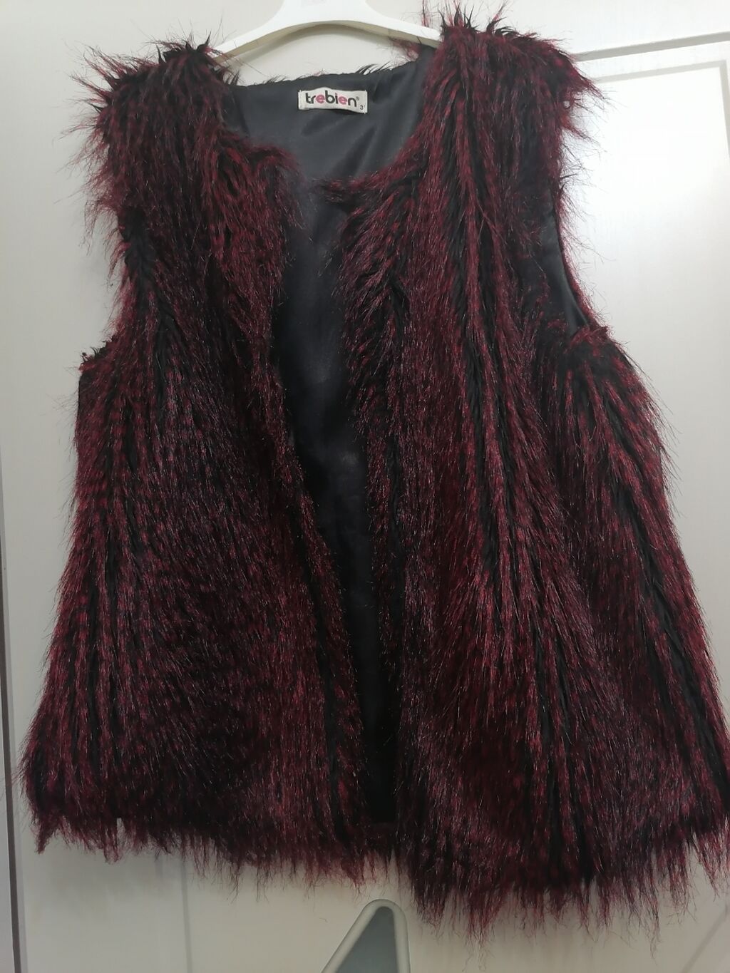 Жилетка ярко-бордового(вишнёвого) цвета. L-XL размер. Меховая. 20 АЗН