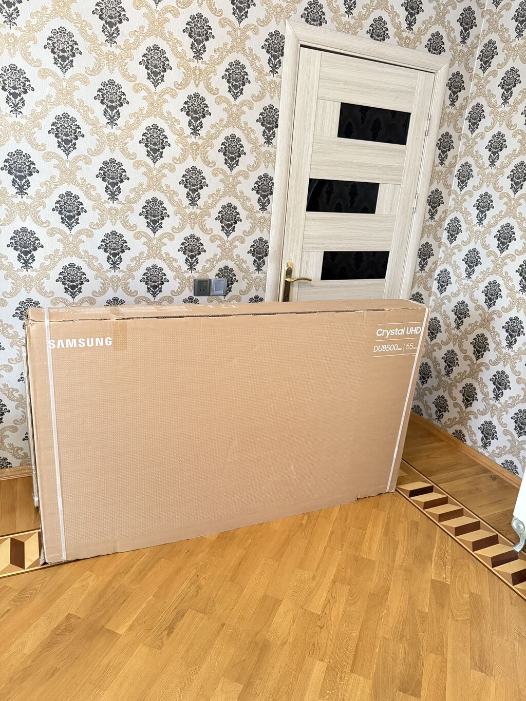 Yeni Televizor Samsung 65" 4K (3840x2160)