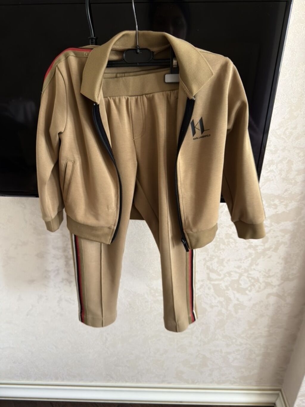 Uşaq üçün idman dəsti – Karl Lagerfeld - Rəng: bej - Dəst: fermuarlı