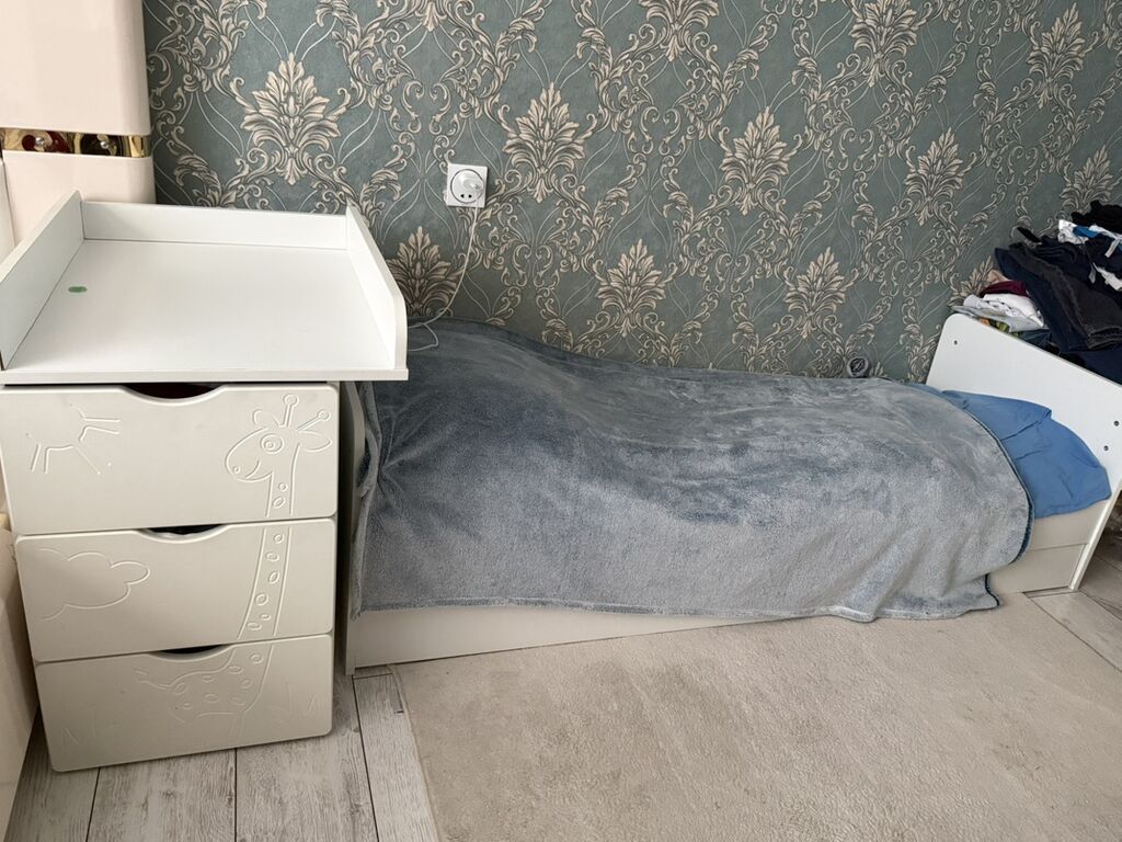 Oğlan və qız üçün, Təknəfərlik çarpayı, Komod